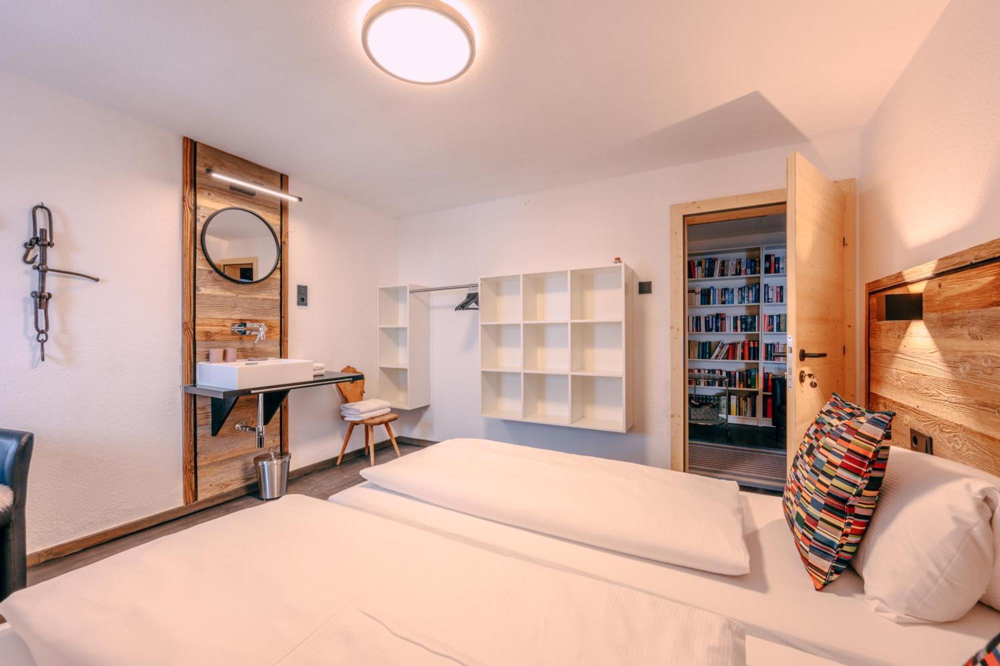 Haus Richard Falch - Inklusive Kostenloser Premium-Sommerkarte Sankt Anton am Arlberg Dış mekan fotoğraf
