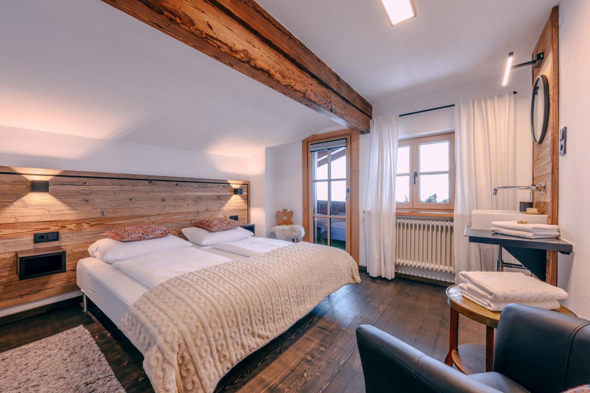 Haus Richard Falch - Inklusive Kostenloser Premium-Sommerkarte Sankt Anton am Arlberg Dış mekan fotoğraf