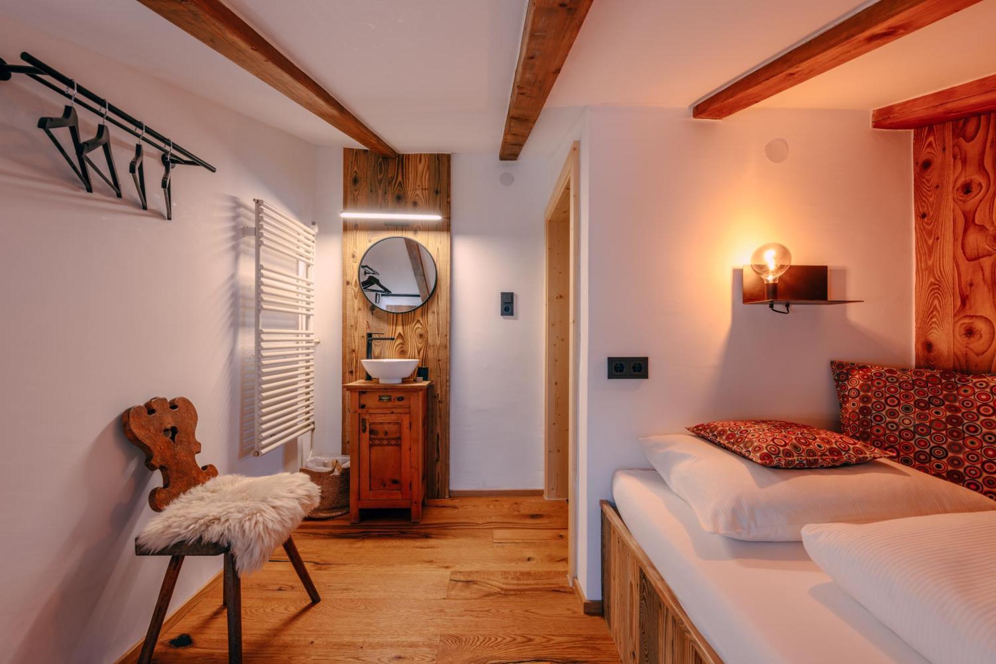 Haus Richard Falch - Inklusive Kostenloser Premium-Sommerkarte Sankt Anton am Arlberg Dış mekan fotoğraf
